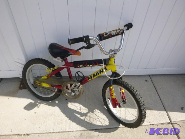 lot 46 image: Magna Childs Bicycle...