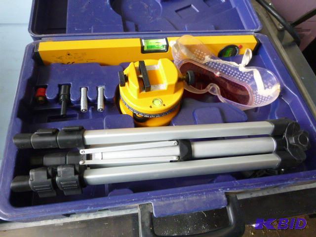 lot 58 image: Laser Level Kit...