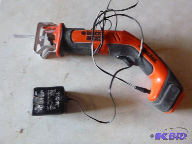 lot 68 image: Black & Decker Handisaw CHS6000...