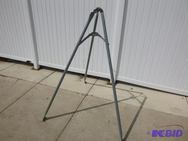 lot 8 image: Antenna Tripod...