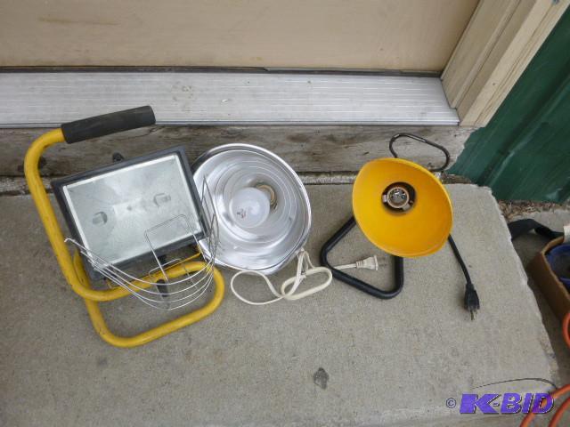 lot 82 image: 3 Work Lights...