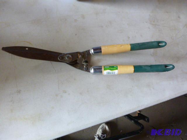 lot 98 image: Green Thumb Trimmer...