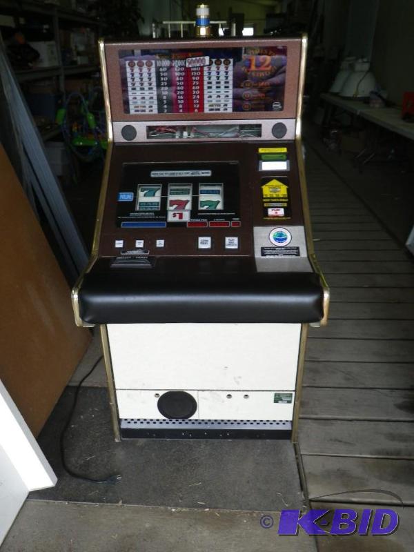 lot 10 image: Electronic slot machine, has dollar...