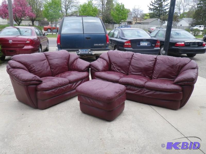 lot 13 image: Sofa, loveseat and ottoman, matched...