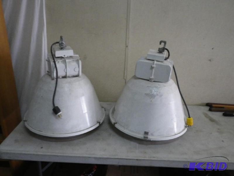lot 62 image: 2 shop lights...