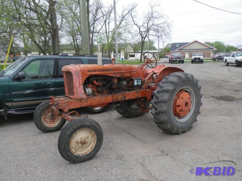 lot 7 image: Allis WD-45 tractor, New starter, r...