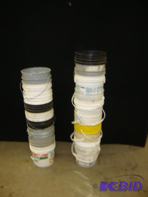 lot 12 image: 5 Gallon Buckets...