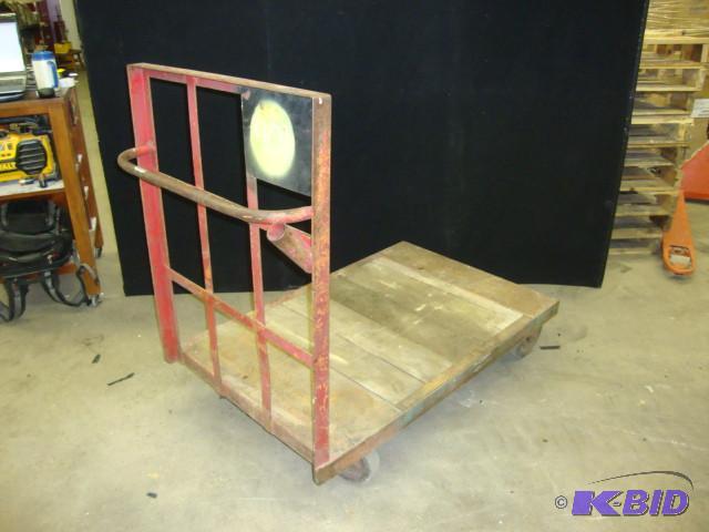 lot 16 image: Shop Cart...