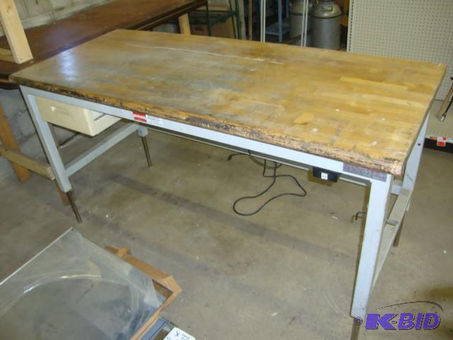 lot 164 image: Table #4, electric raise & lowe...