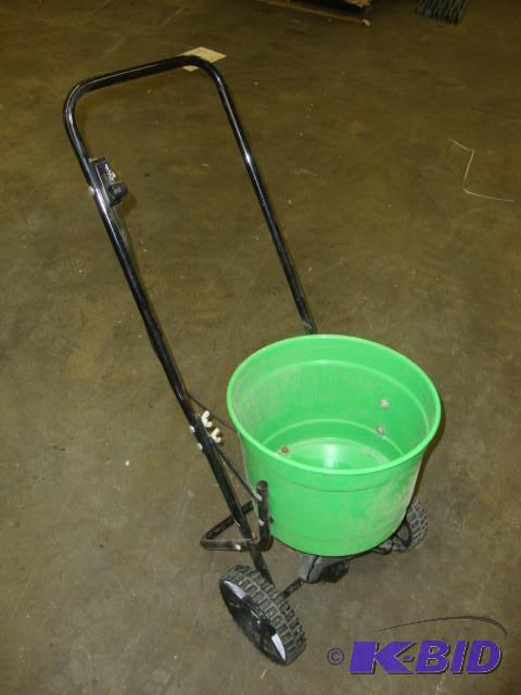 lot 28 image: Spreader, Green...