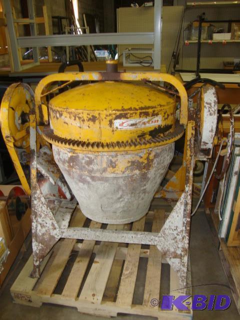 lot 3 image: Gilson Concrete Mixer...