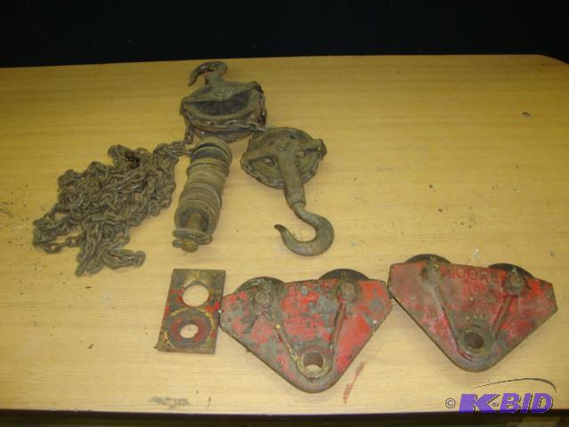lot 47 image: Chain Hoist, 14in thick chain...