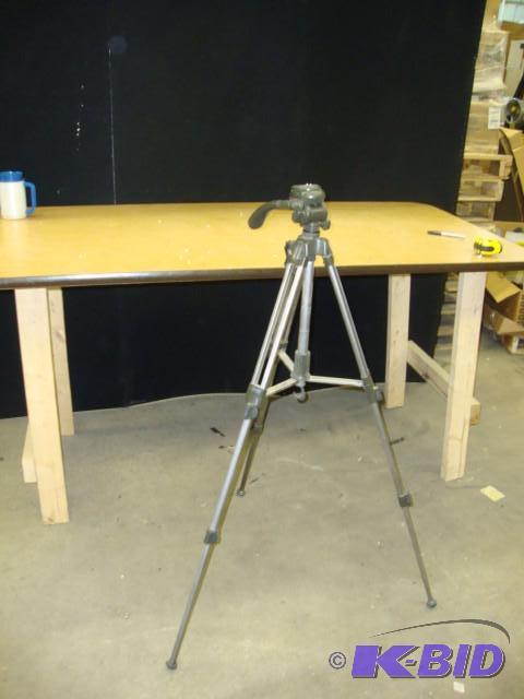 lot 52 image: Solidex Collapsible Video Tripod...