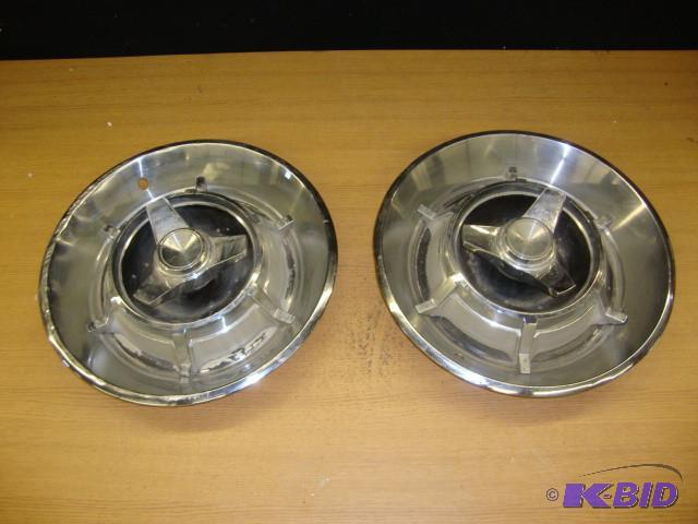 lot 89 image: 2 Hubcaps, Charger per consignor...