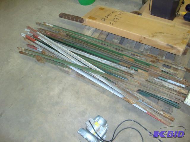 lot 98 image: 20 Steel Fence Posts...