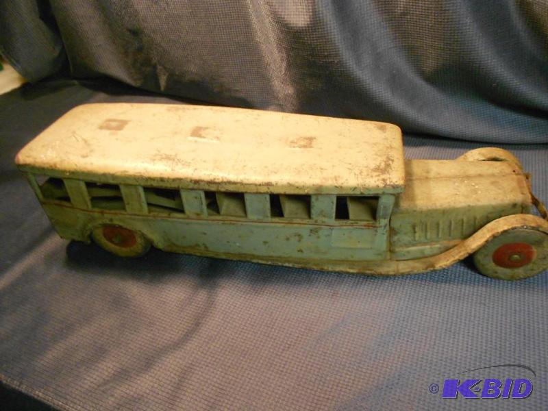 lot 1 image: 1930s Metal Bus