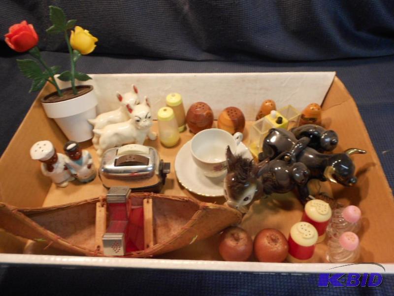 lot 11 image: Salt and Pepper Shakers