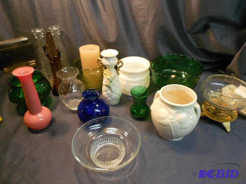 lot 15 image: Floral vases