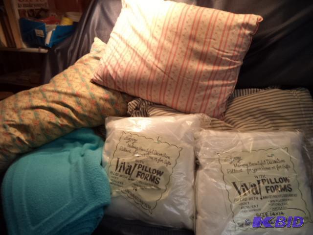 lot 150 image: Pillows and Blanket