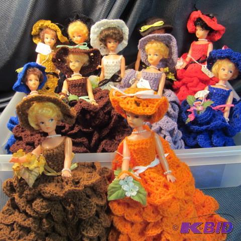 lot 185 image: Dolls