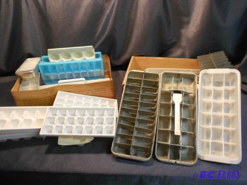 lot 19 image: Vintage Ice Cube Trays