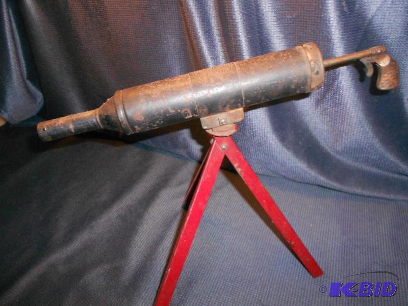 lot 2 image: Smith Big Shot Tin Gun