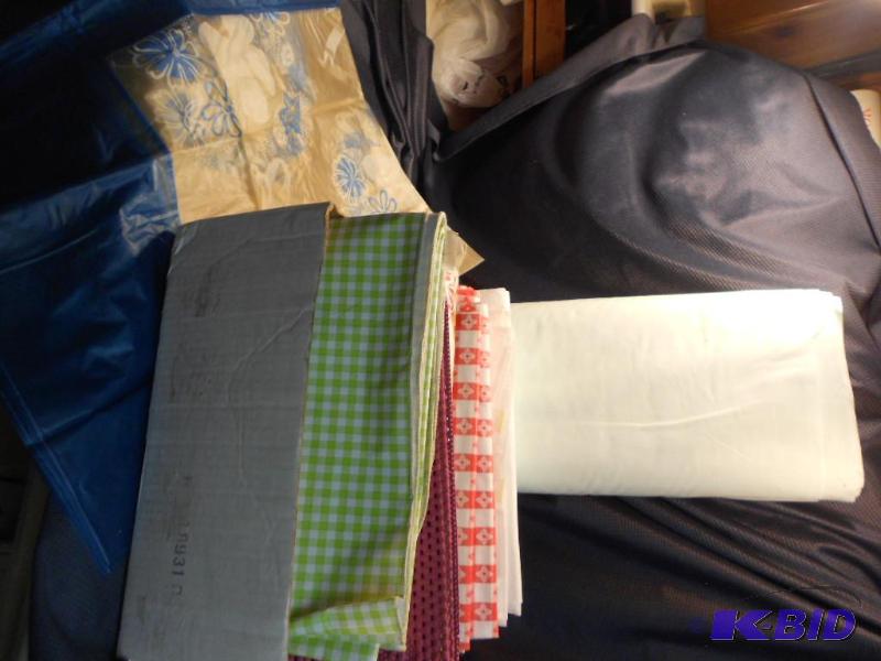 lot 202 image: Tablecloths, Fabric