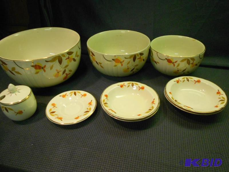 lot 214 image: Halls Jewel Tea