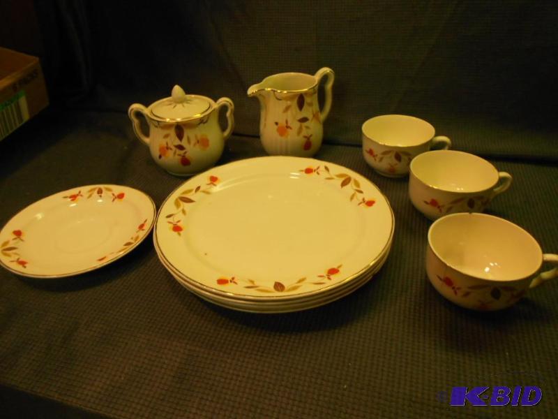 lot 215 image: Hall Jewel Tea