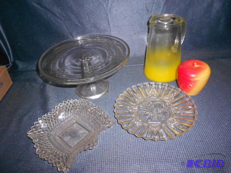 lot 217 image: Glass Dishes