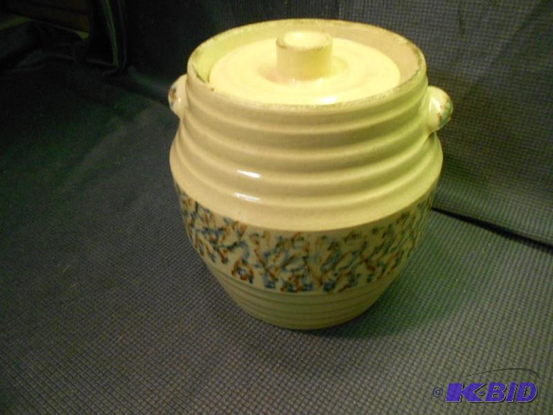 lot 223 image: Sponge Band Cylinder Cookie