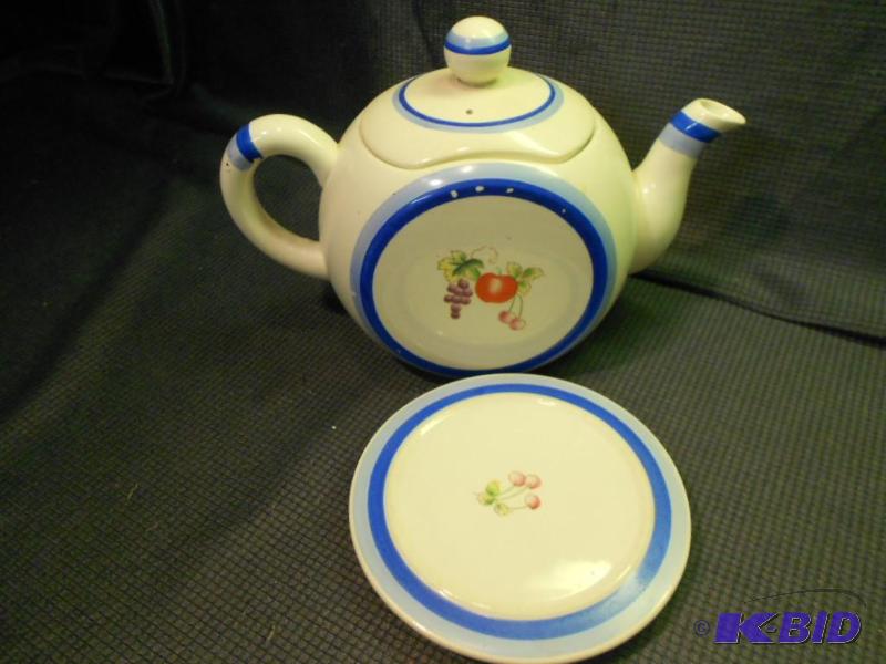 lot 225 image: Japan Tea Pot