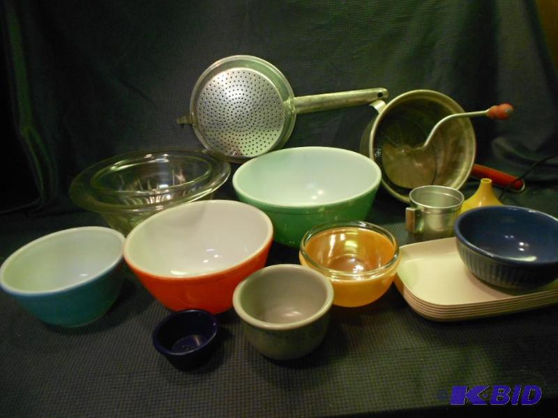 lot 237 image: Pyrex Bowls, Foley Mill, Bowls