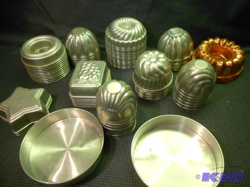 lot 242 image: Jello Molds