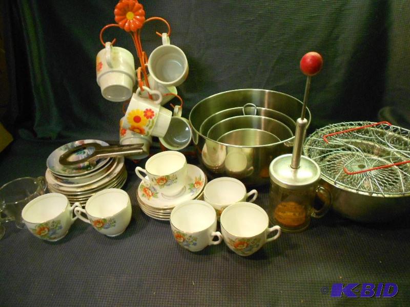 lot 247 image: SS Bowls, China
