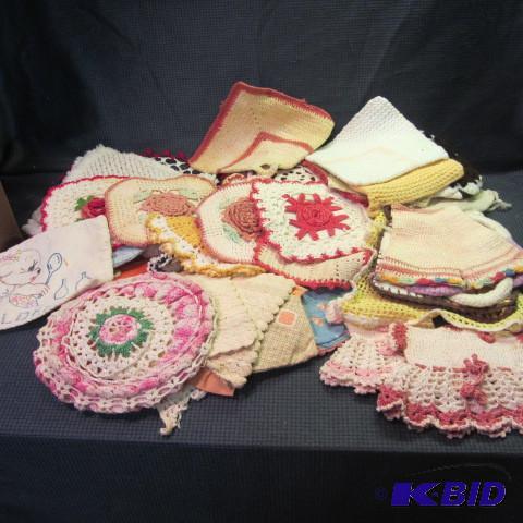 lot 248 image: Pot Holders