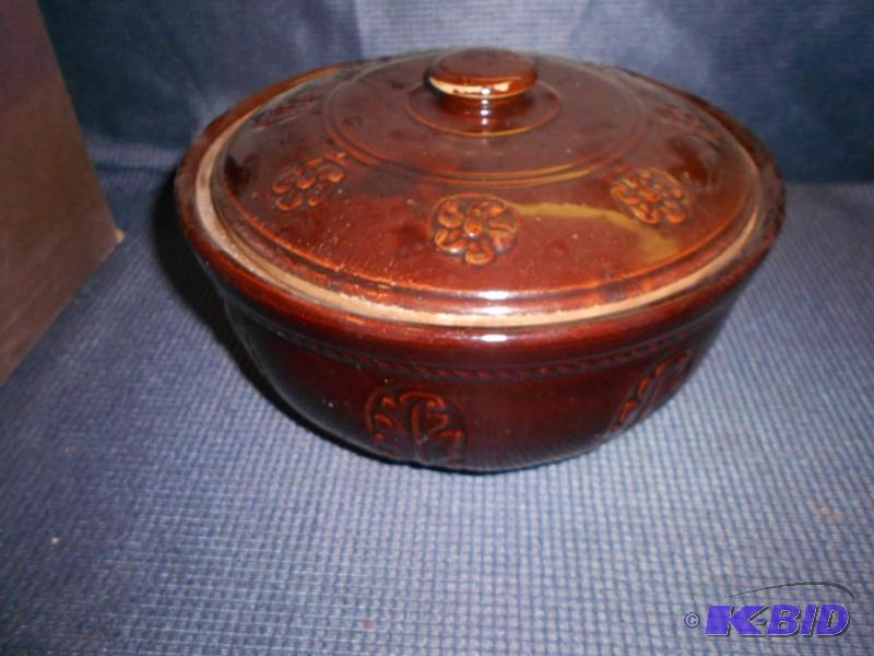 lot 249 image: Stoneware Bean Pot