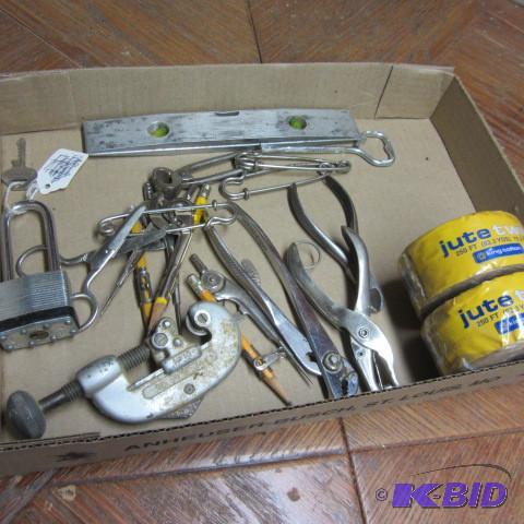 lot 289 image: Tools, Twine
