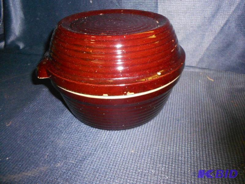 lot 310 image: Bean Pot