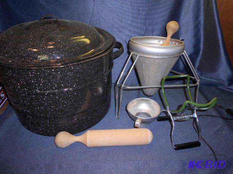 lot 312 image: Canning Supplies