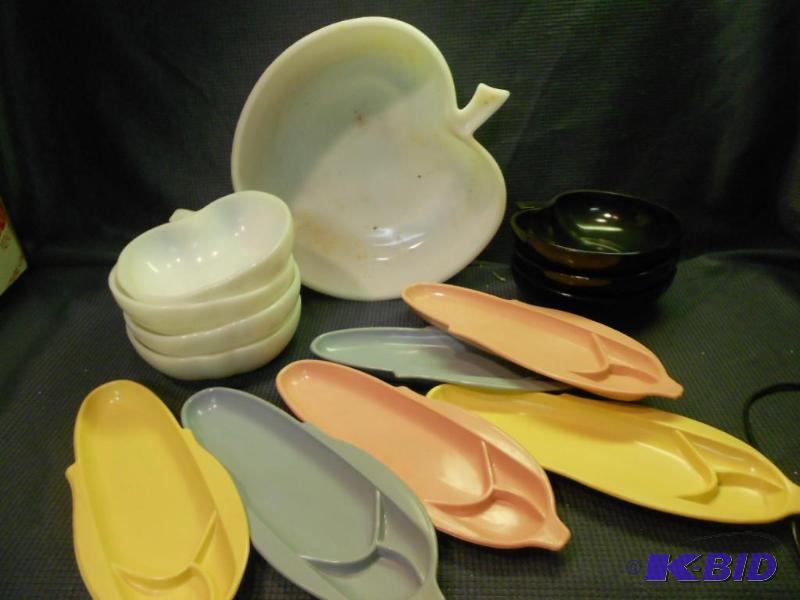 lot 315 image: Apple Dessert Set, Corn Dishes