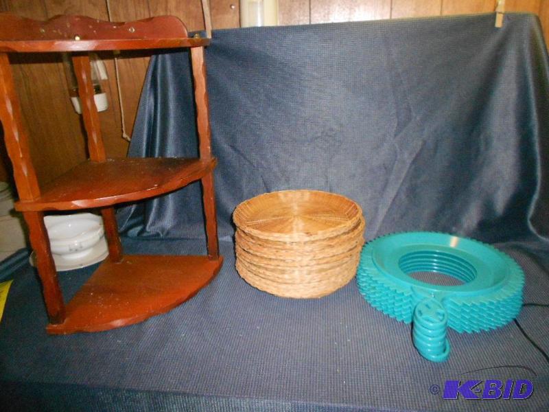lot 318 image: Corner Shelf