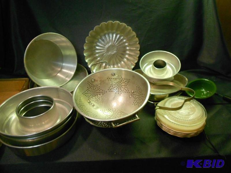 lot 321 image: Cookware