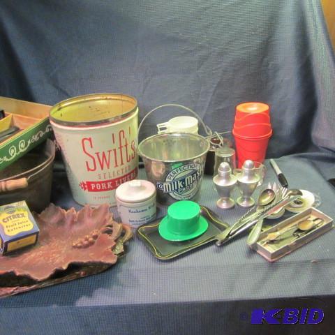 lot 324 image: Milk Master Bucket
