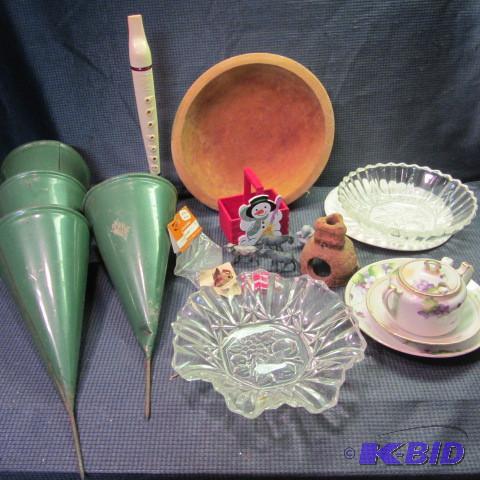 lot 325 image: Glass, Flutophone, Tin Vases