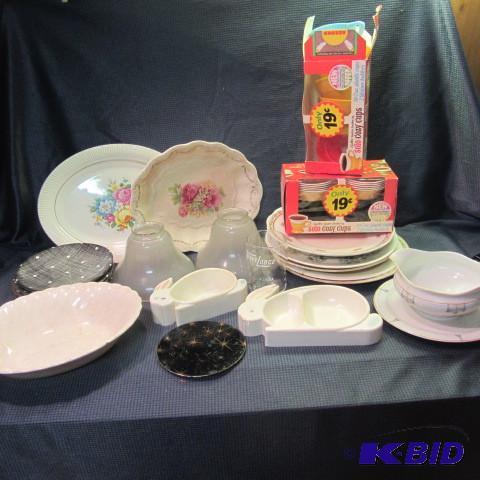 lot 330 image: China, Glass