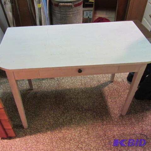 lot 340 image: Painted Table
