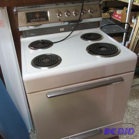 lot 343 image: Monarch Electric Stove