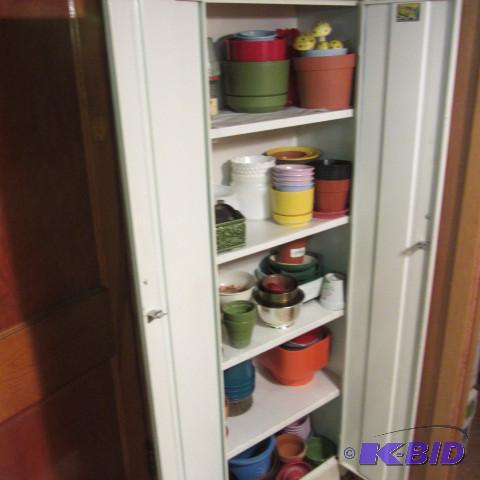 lot 346 image: Planters and Pots