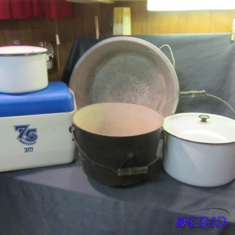 lot 355 image: Enamelware